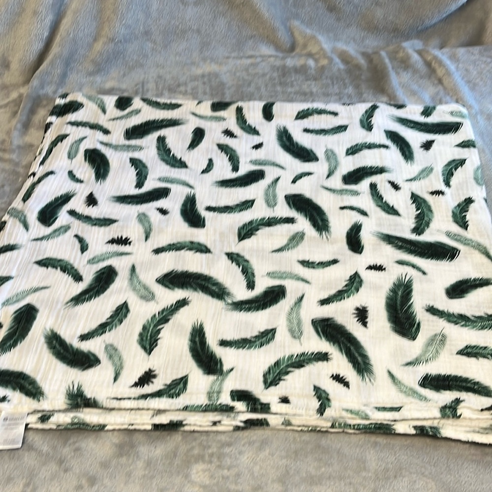 Margaux & May feathers organic cotton muslin blanket